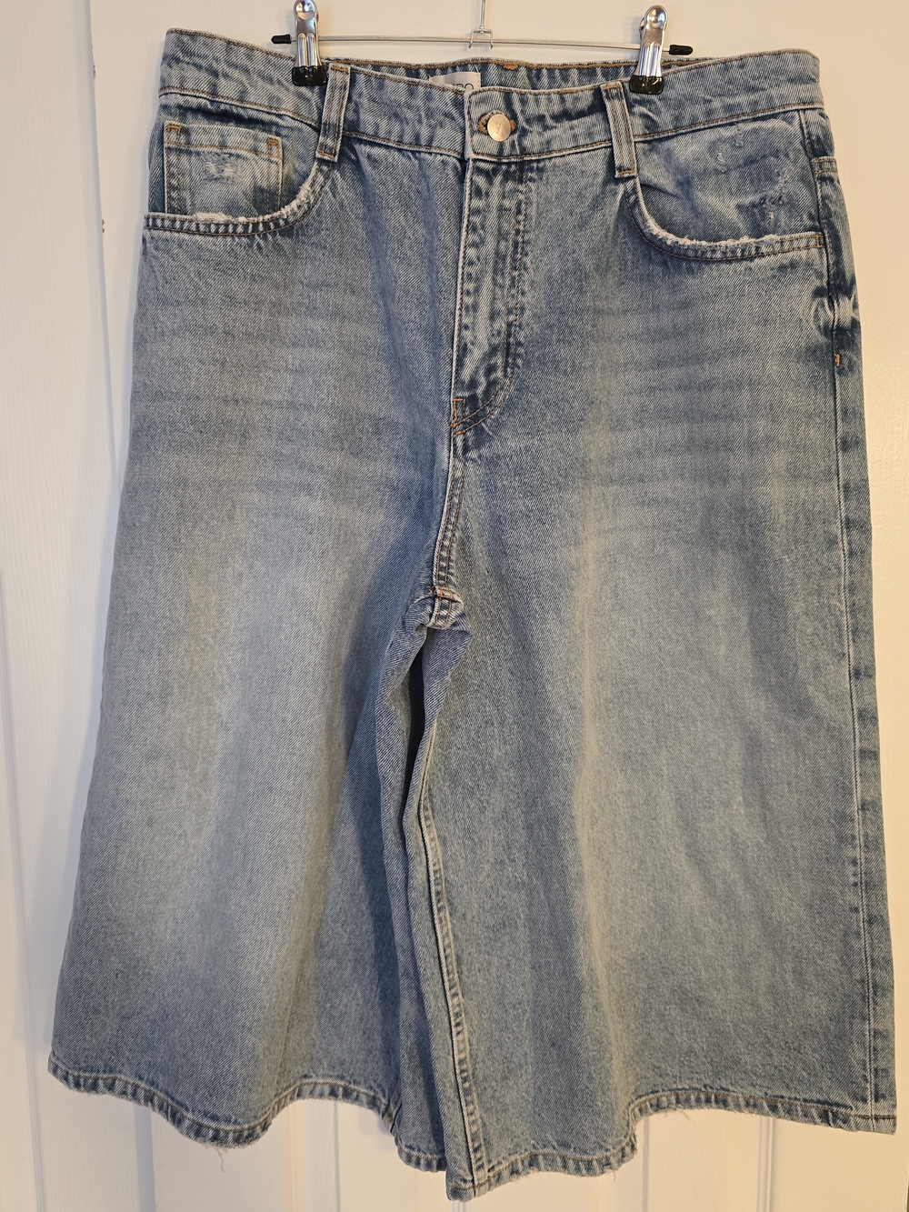 NWOT Pilcro Lightwash Wide Leg Shorts - 32